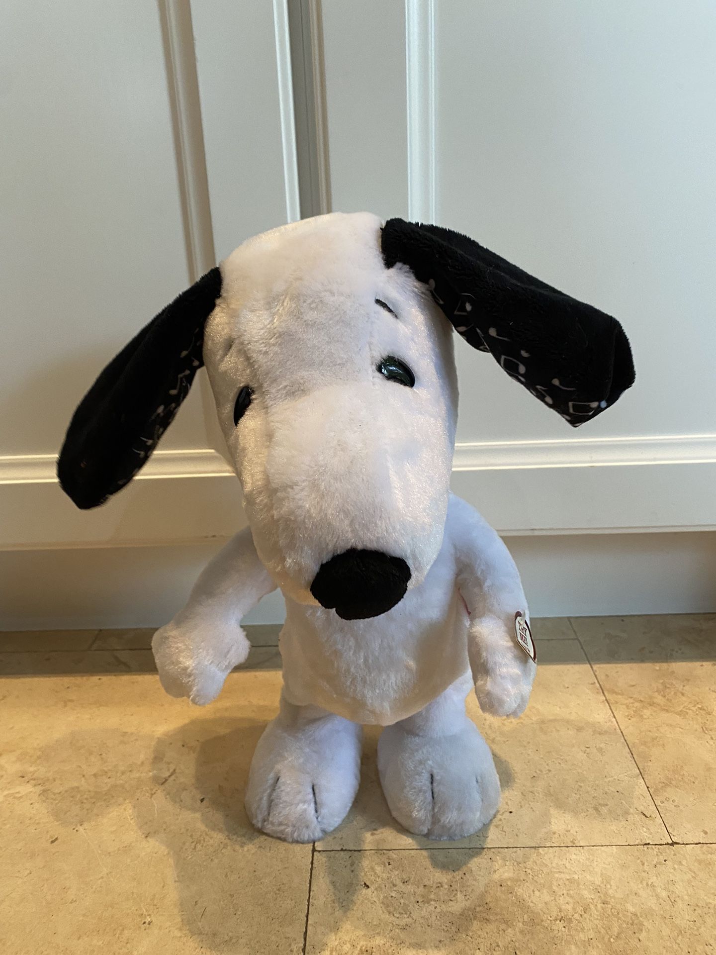 Peanuts Happy Dance Snoopy Sings and Dance, Batteries included