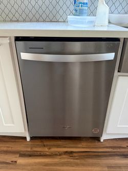 Whirlpool Stainless Steel Dishwasher WDT750SAKZ3 - 3rd Rack, Top Controls