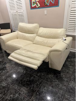 Leather  spacious loves seat