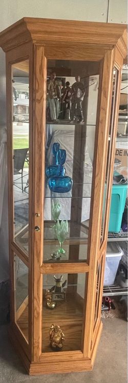 Dish display cabinet