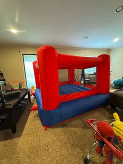 Toddler bounce house *PENDING