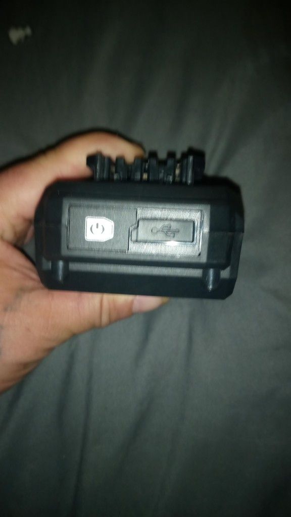 SKil Auto PROCORE BATTRY CHARGER AND 1 PROCORE LITHIUM 4Ah Battery & 1 2Ah Battry
