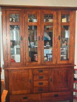 Antique Style Solid Wood Hutch