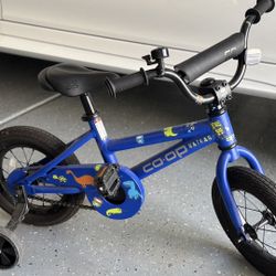 Co-op Kids Bike with Training Wheels – Blue