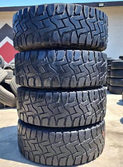 295/70/17 toyo vendo un set de llantas usadas excelente condiciones de vida las 4 ✅🤩I am selling a set of used tires, all 4 in excellent living condi
