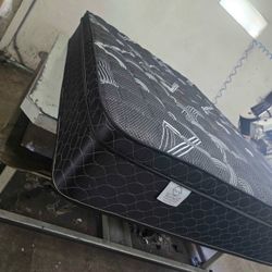 Mattress Black series Queen sizes 🛏️ Euro Pillow Top 12” medium firm 🆕  In Plastic   ➡️Mattress only $199  ➡️Mattress with box spring $260  🚚Delive