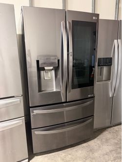 4-Door Smart Refrigerator InstaView Door-in-Door and Cooling in PrintProof Black Stainless Steel