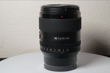 Sony FE 35 f/1.4 gm e mount lens