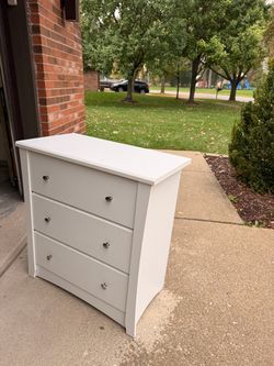 White 3-Drawer Dresser with Silver Knobs