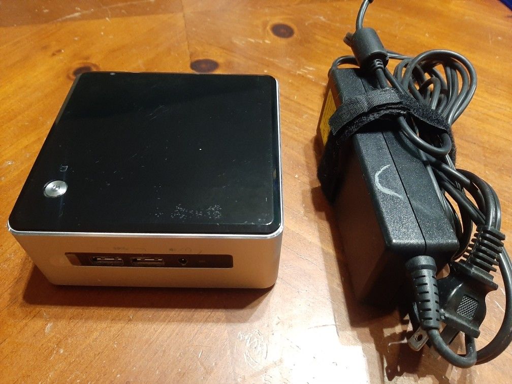 Intel NUC 7 (i5-6260U, 16gb RAM, 256gb SSD)