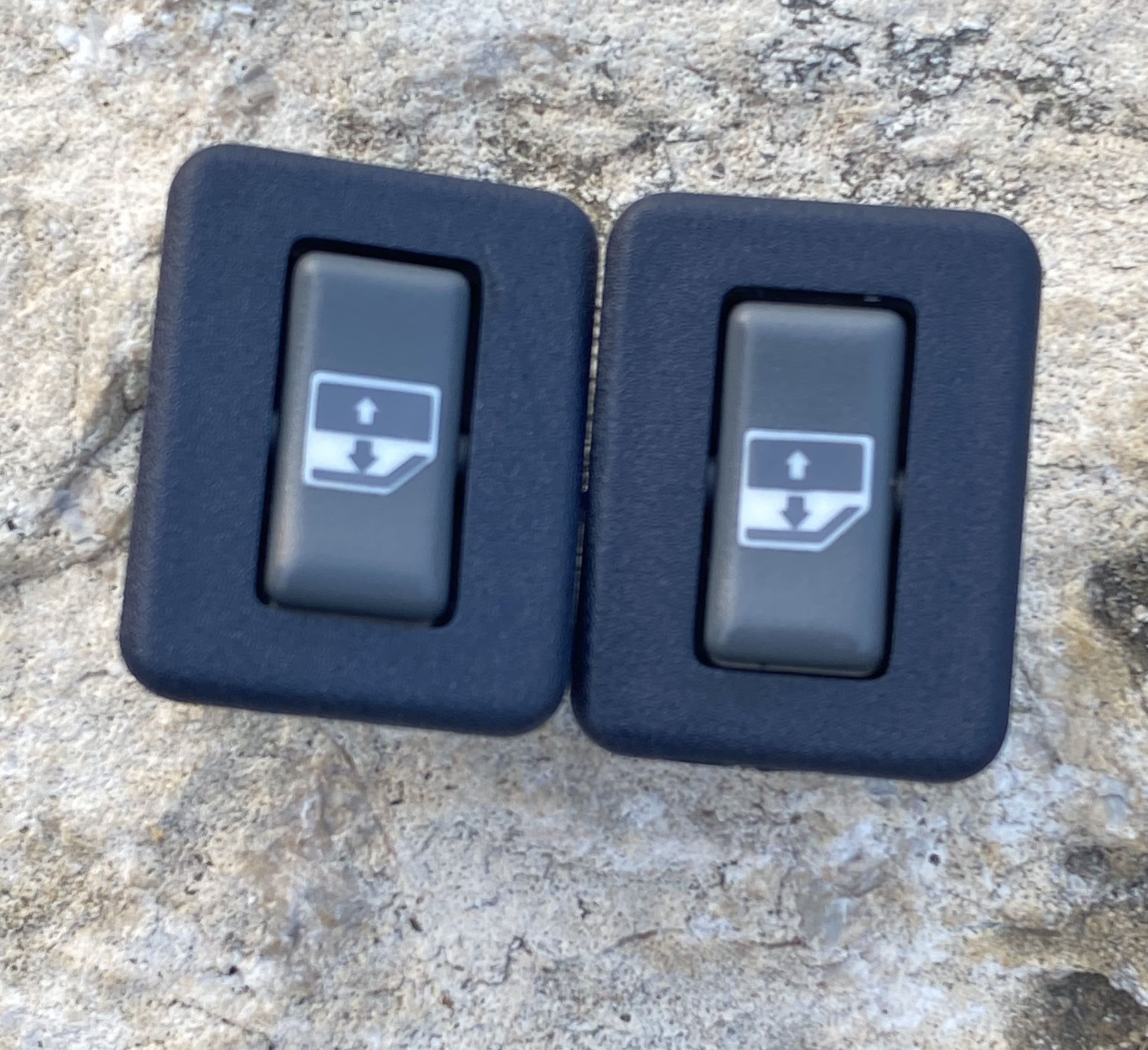 1️⃣9️⃣9️⃣5️⃣-1️⃣9️⃣9️⃣9️⃣ Chevy GMC Tahoe Suburban Yukon Gray Rear Window Switch