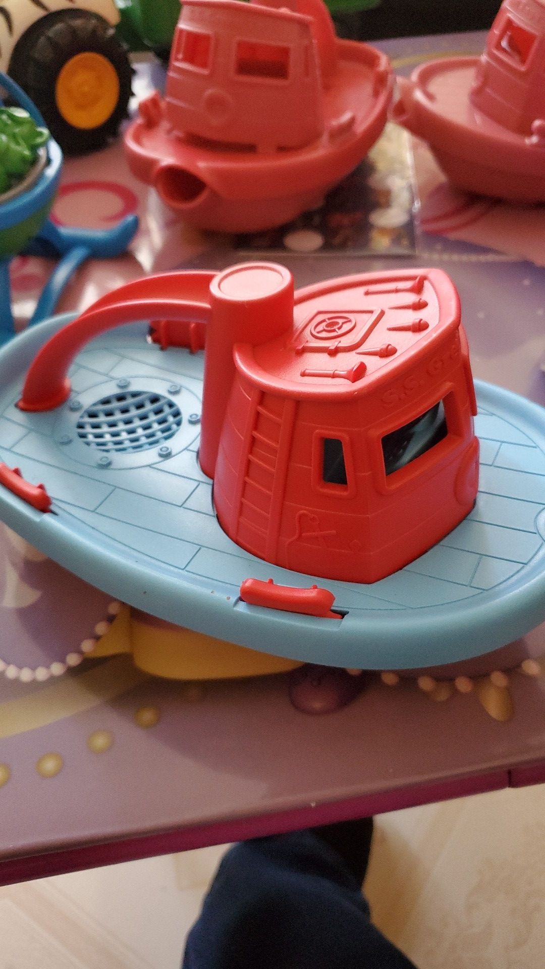Tug boat toy
