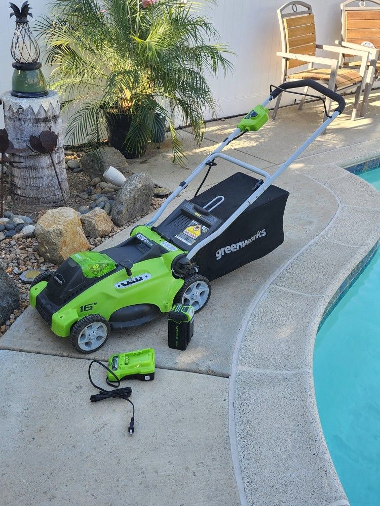 Greenworks GMAX 16 Inch 40 Volt Cordless Lawnmower