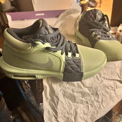LeBron’s Size 9.5 Men 11 Women 