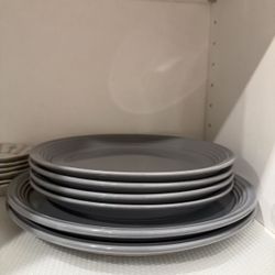 ‏Set of Gray Plates