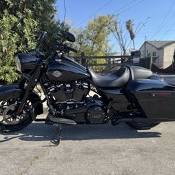 2023 Harley Davidson Road King Special 