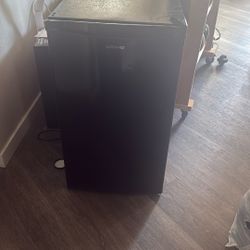 Upstreman Mini Fridge