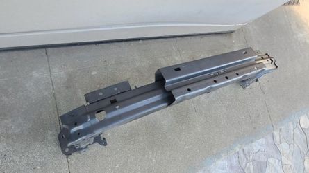 2013 -2017 HONDA ACCORD FRONT
REINFORCEMENT BAR IMPACT REBAR
GENUINE USED OEM. Y2