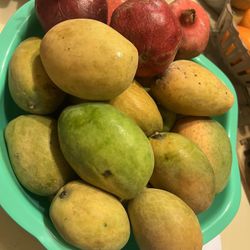 Fresh Mango & Pomegranate 