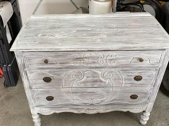 Antique 3 drawer dresser