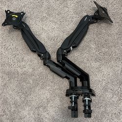 Dual monitor arms