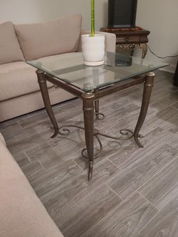 Top Glass/ Iron accent table