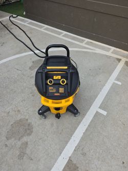 DEWALT Wet/Dry Shop Vacuum