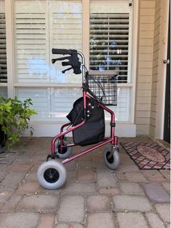 Nova Medical 4900 Traveler 3 Wheel Walker With Breaks