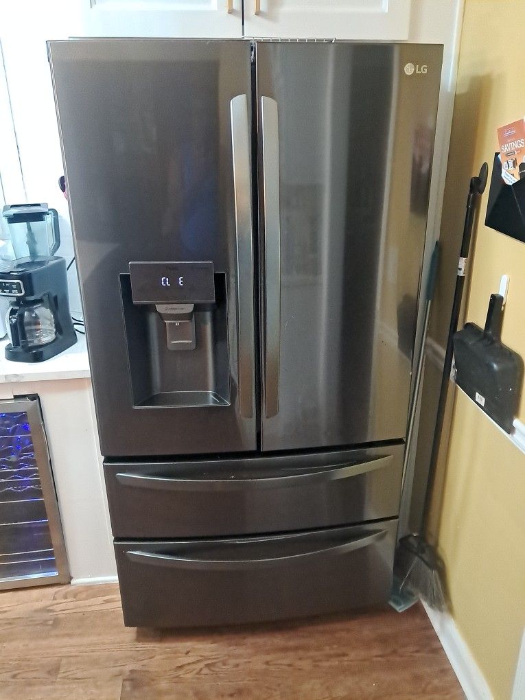 LG. Refrigerator