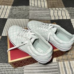 NEW Womens Vans size 9.0
