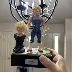 dragonball vegeta action figure (with 2 head and 2 hand can change)