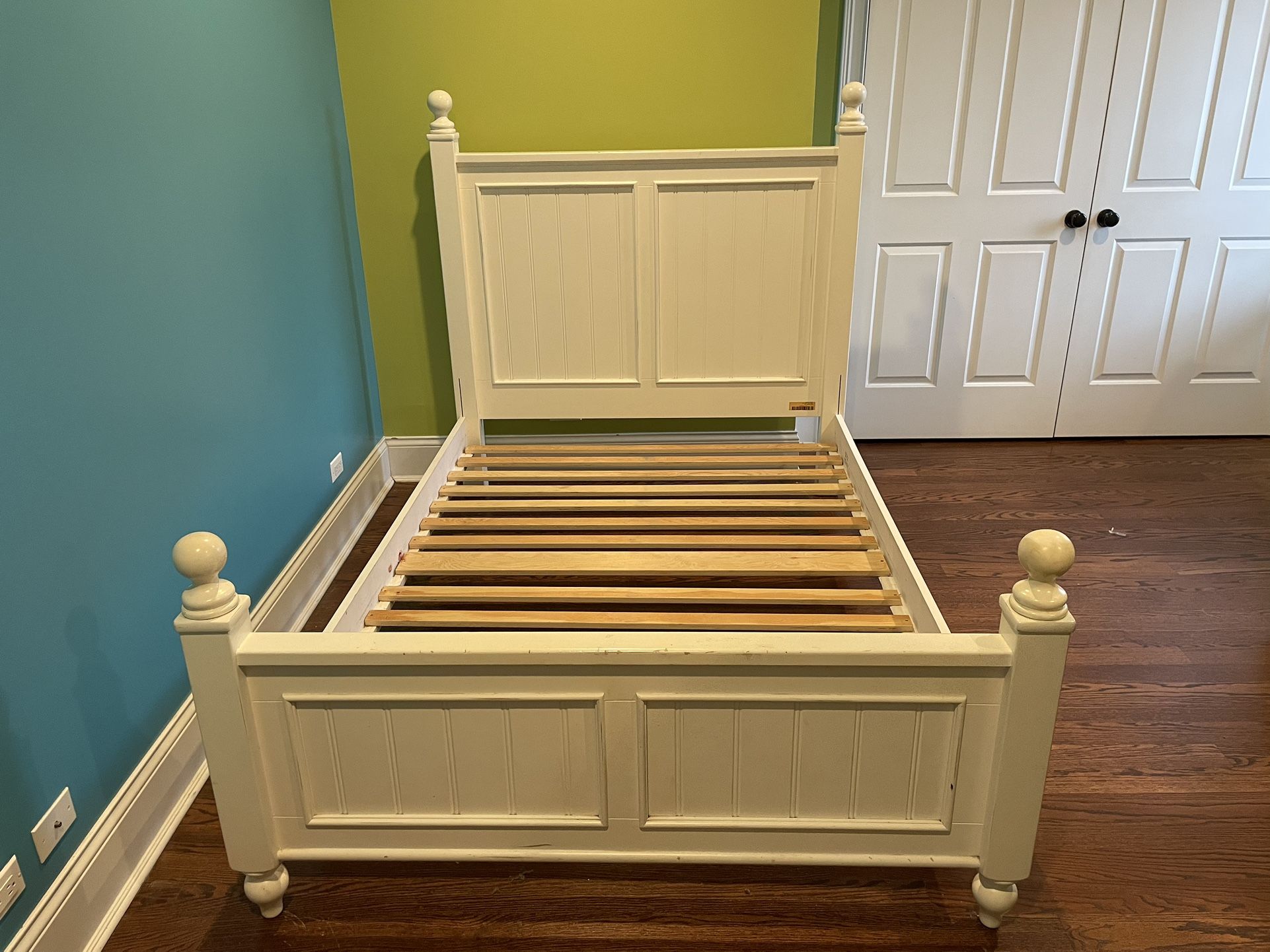 Double Bedroom Set Plus Dresser And Nightstands