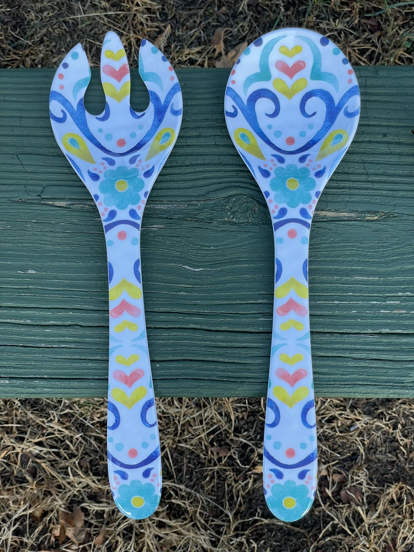 4.6 stars out of 261 reviews (4.6)| 261 The Pioneer Woman - Fresh Floral Melamine serving fork and spoon