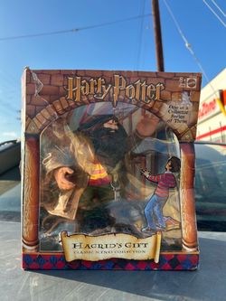 Harry Potter Hagrid Gift Classic Scene Collection One In A Collector Series Of Three Action Figure