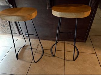 2 barstools