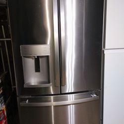 New GE French Door Fridge With Ice maker And Water Dispenser 