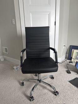 2 Modern Office Chairs – Excellent Condition – Move Out Sale
