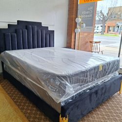 New 5pc Queen Bedroom With Lighting In Headboard