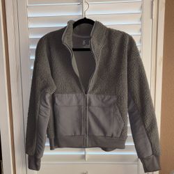 Women’s  Xrrsion Faux Fur Jacket Size M NEW