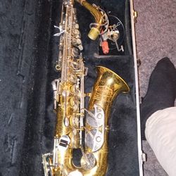 Bundy II Saxophone Has One Dent