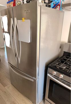 Refrigerator Works great MOVING MUST GO 250$