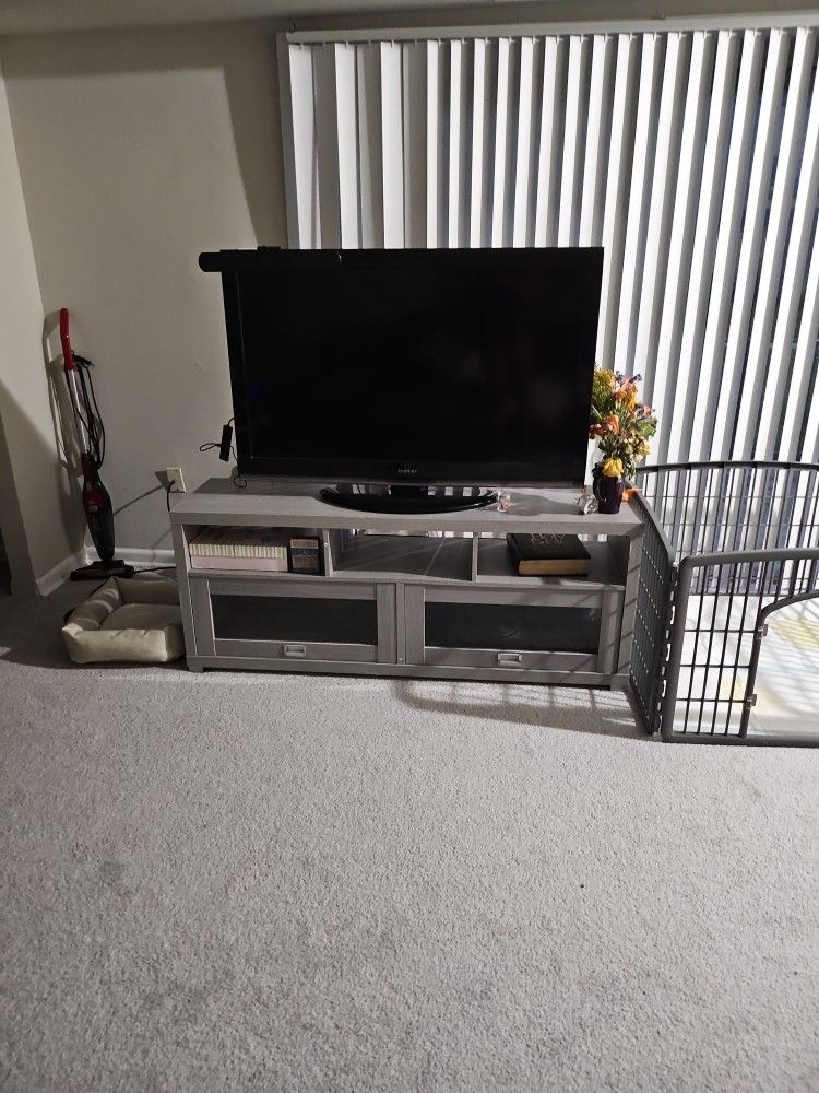 Toshiba 45 Inch Television With Stand