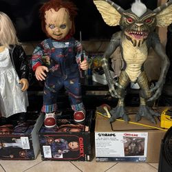 Life-size Chucky and talks and moves the knife lights up