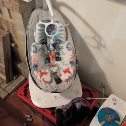 Baby Swing. 4moms Mamaroo