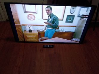 Vizio Smart TV 51-in with remote I do not have the legs for it mounts right on the wall 75th Ave Indian School serious buyers only please works good