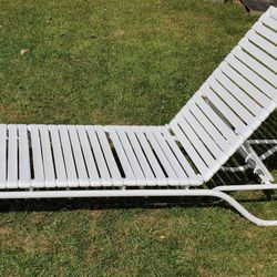 White 7' Long Aluminum Adjustable Chaise Lounger with Cushion