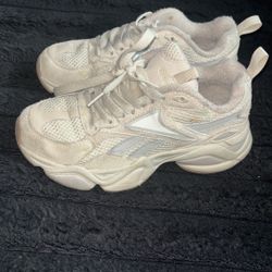 Woman’s Size 6 Redbox Shoes 
