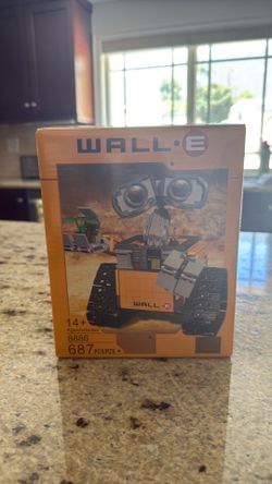 WALL-E Building Block Set (687 Pieces) - Brand New in Box