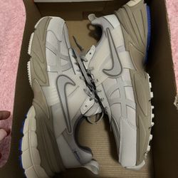 Woman’s Nikes Running Shoes 