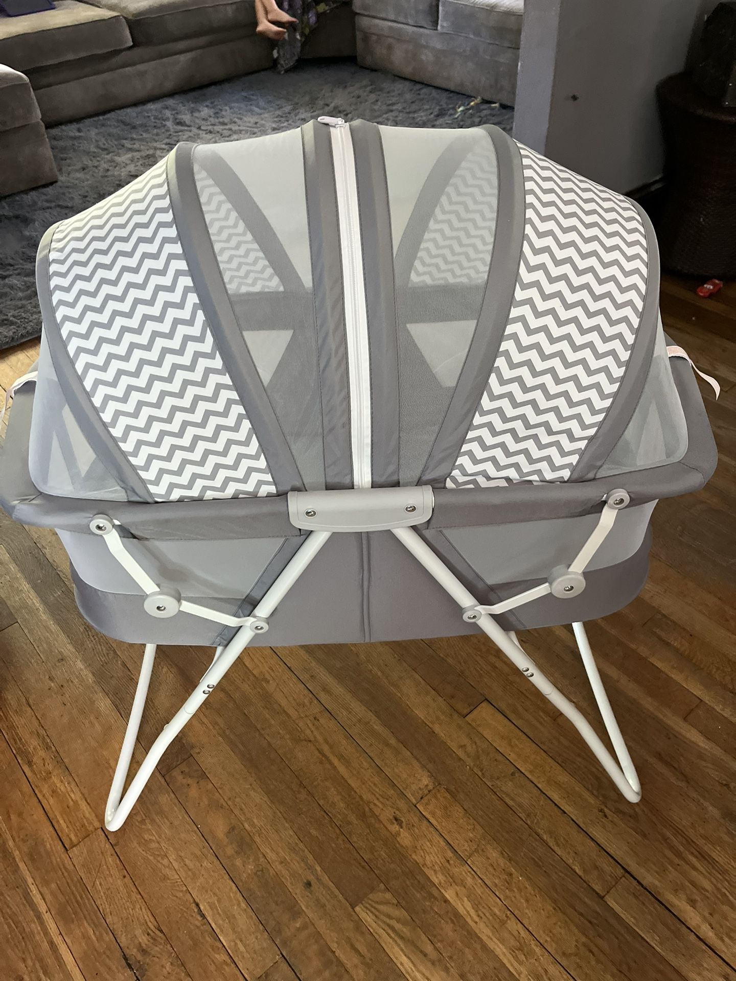 brand new baby easy to go bassinet